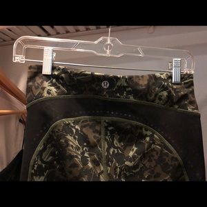 Camo cropped leggings